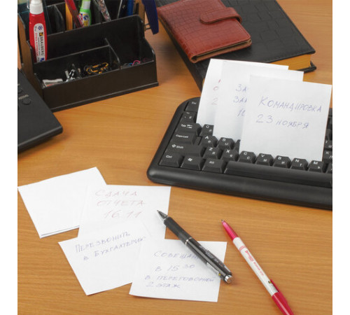 Блок для записей проклеенный, 8х8х4 см, плотность 65 г/м2, белизна 90-92%, BRAUBERG, 121543